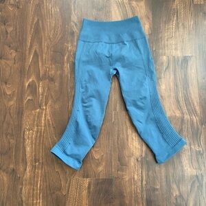 Lululemon Flow & Go Crop 19" Seamless
Astro Blue Size 4